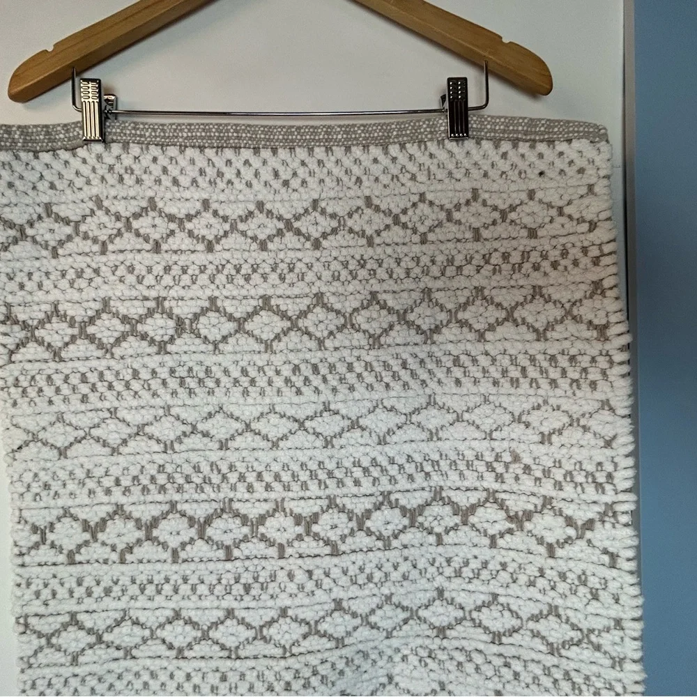 Threshold Bath Area Rug‎ 3D Raised Horizontal Pattern Neutral Colors
